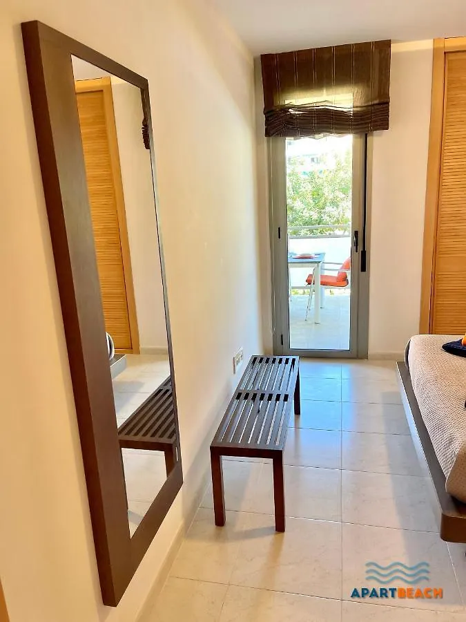Apartbeach Maldivas III A Vista Piscina Jardin Y Parking La Pineda Spain