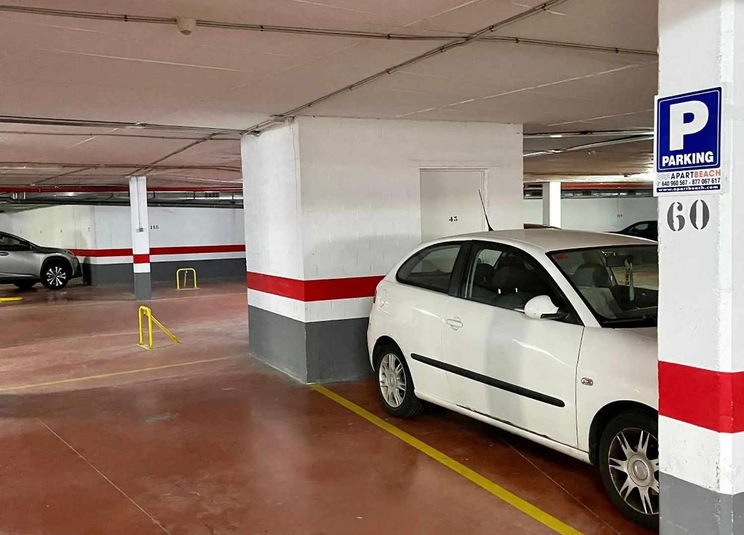 Apartbeach Maldivas III A Vista Piscina Jardin Y Parking La Pineda
